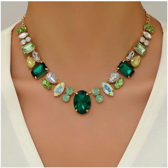 Elegant Crystal Statement Necklace With Emerald Green & Multicolored Stones - Picture 1 of 3